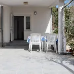 Cozy Iva With Private Garden Apartman Krk Town