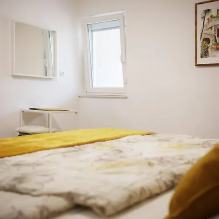 Cozy Iva With Private Garden Krk Town