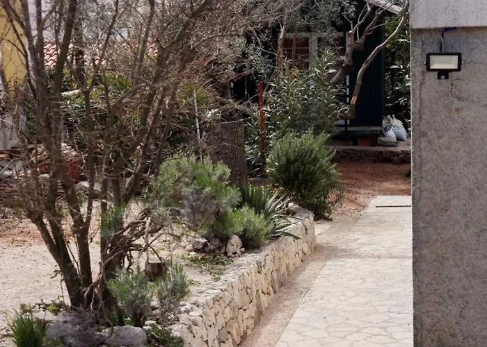 Cozy Iva With Private Garden Daire *