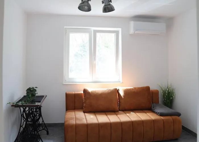 Cozy Iva With Private Garden Daire Krk Town