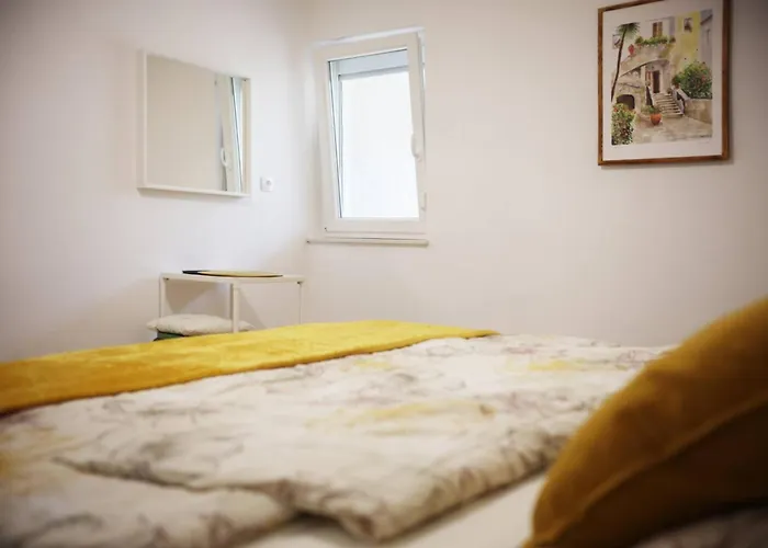 Cozy Iva With Private Garden Krk Town