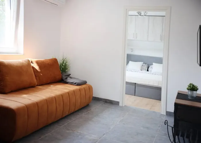 Cozy Iva With Private Garden Daire *