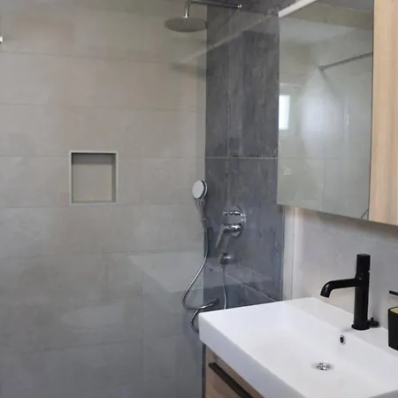 דירה Cozy Iva With Private Garden *