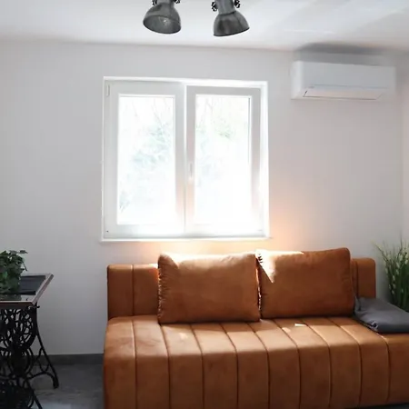 Cozy Iva With Private Garden דירה קרק