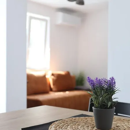 דירה Cozy Iva With Private Garden קרק