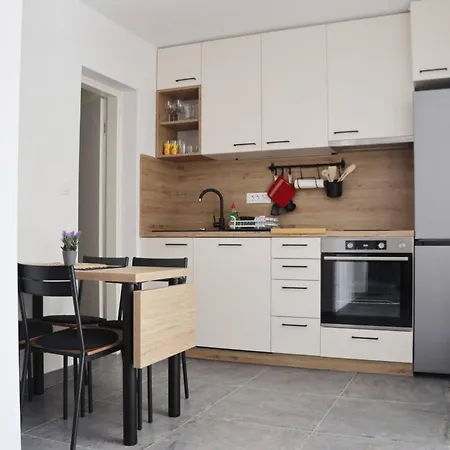 דירה Cozy Iva With Private Garden
