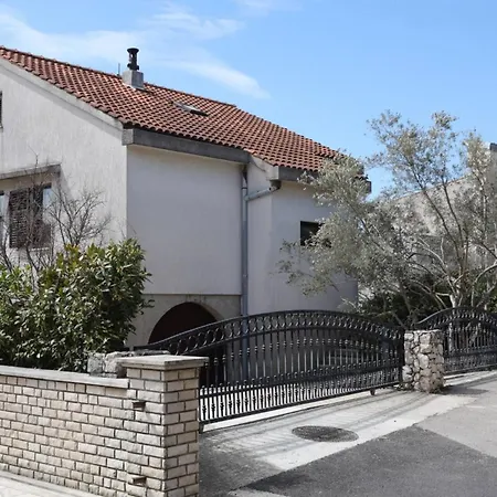 Cozy Iva With Private Garden דירה קרק